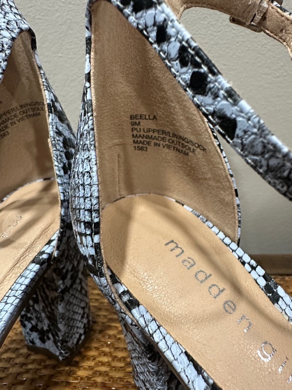NWOT Madden Girl Beella Blue Snakeskin Print Block Heel Sandals Size 9 - Picture 6 of 7